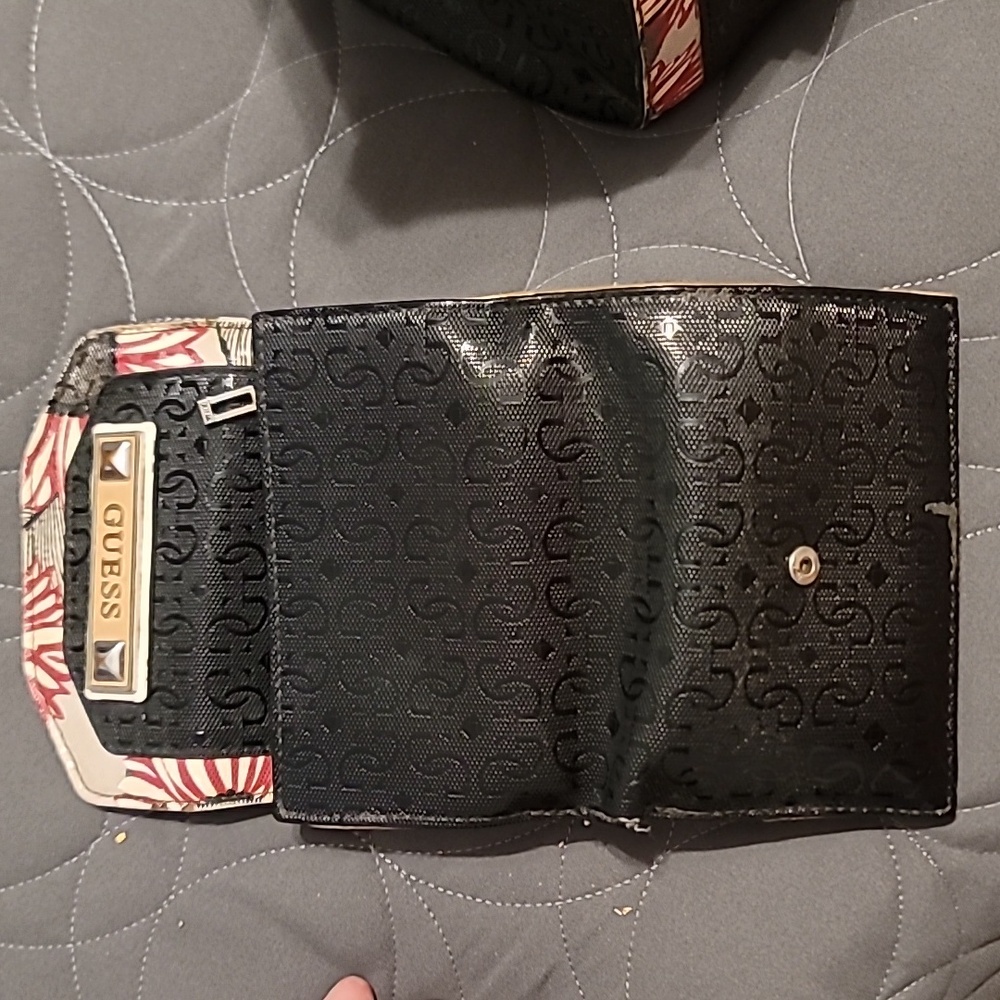 Guess purse - Picture 7 of 14